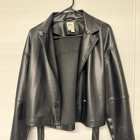 Cropped Leather Black Jacket - Picture 3 of 4
